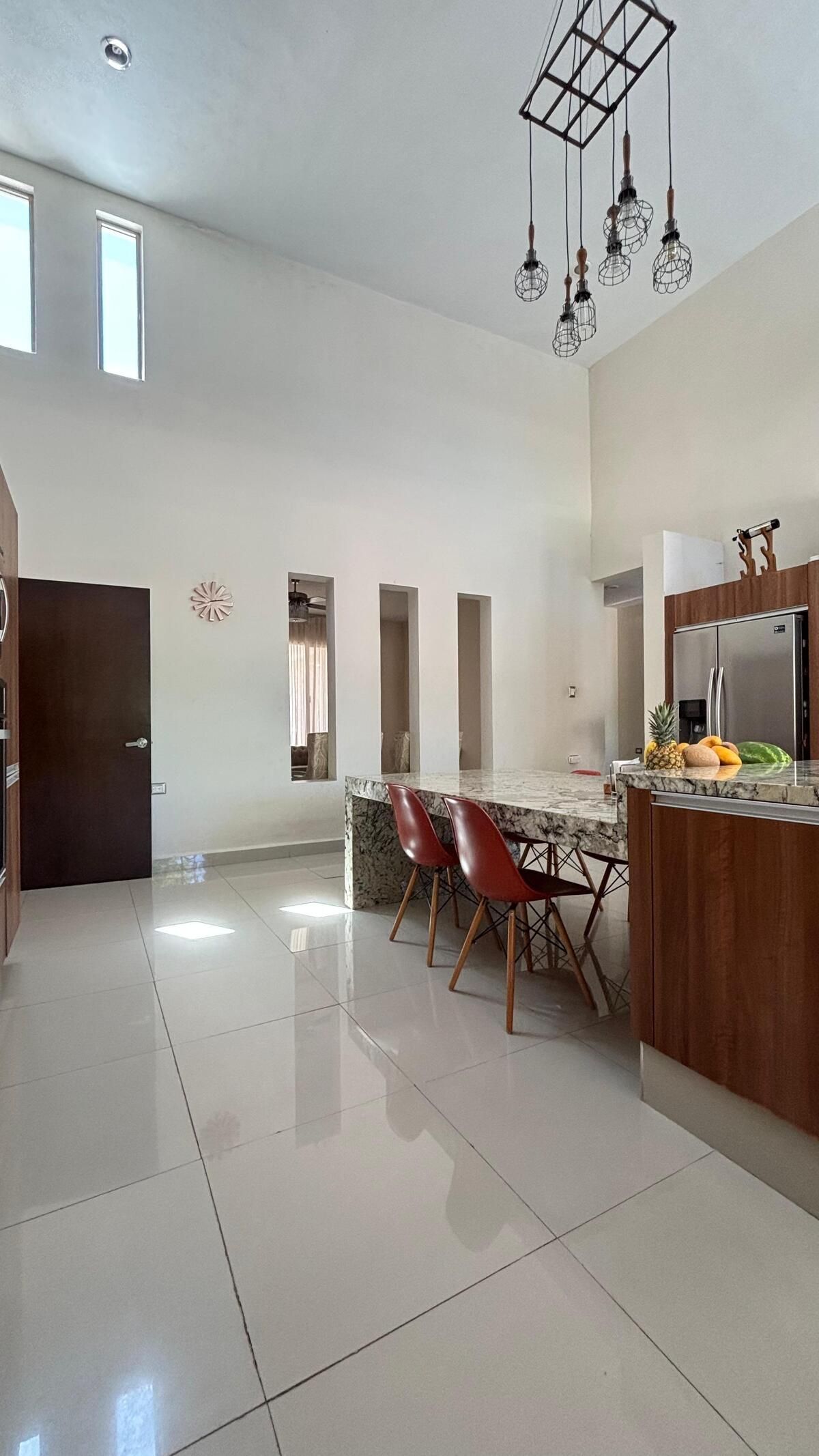 9 de 25: cocina con doble altura