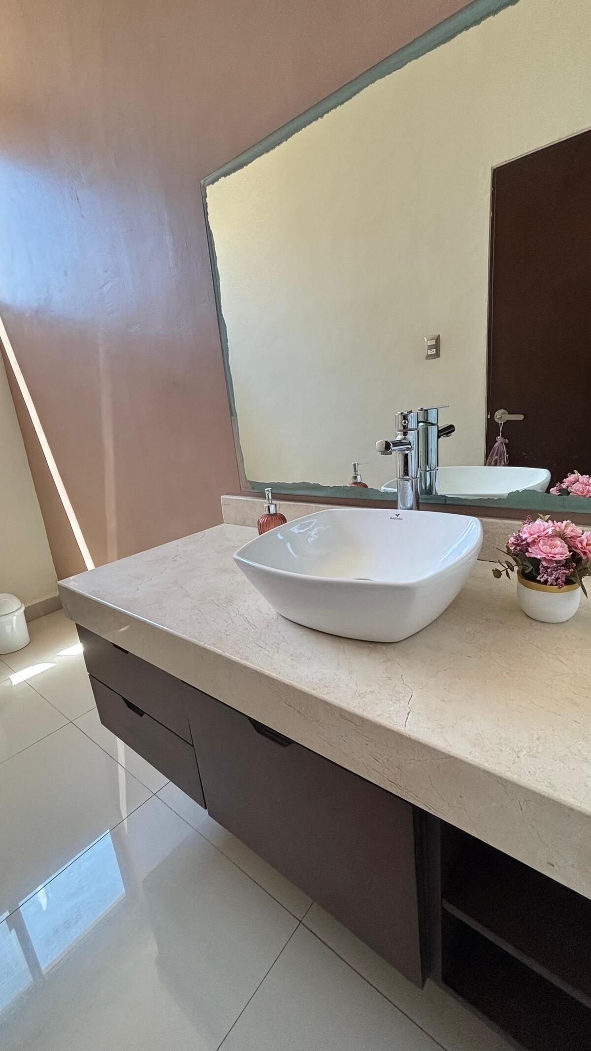 18 de 25: medio baño visitas