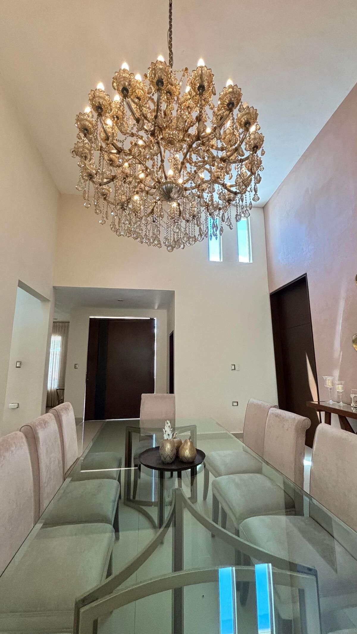 17 de 25: comedor y candelabro