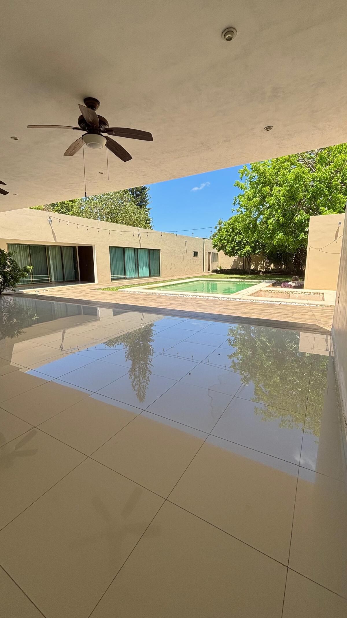 22 de 25: terraza techada con ventiladores