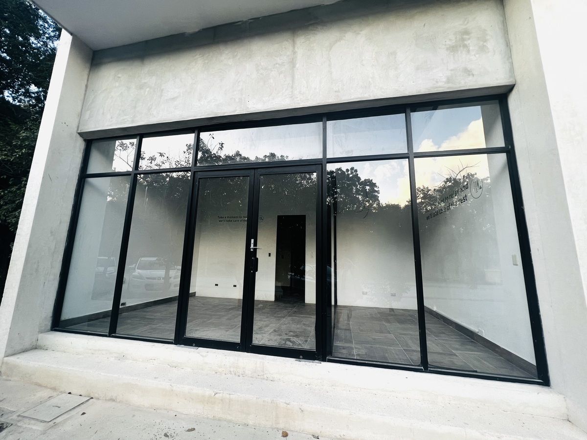 2 of 9: Fachada