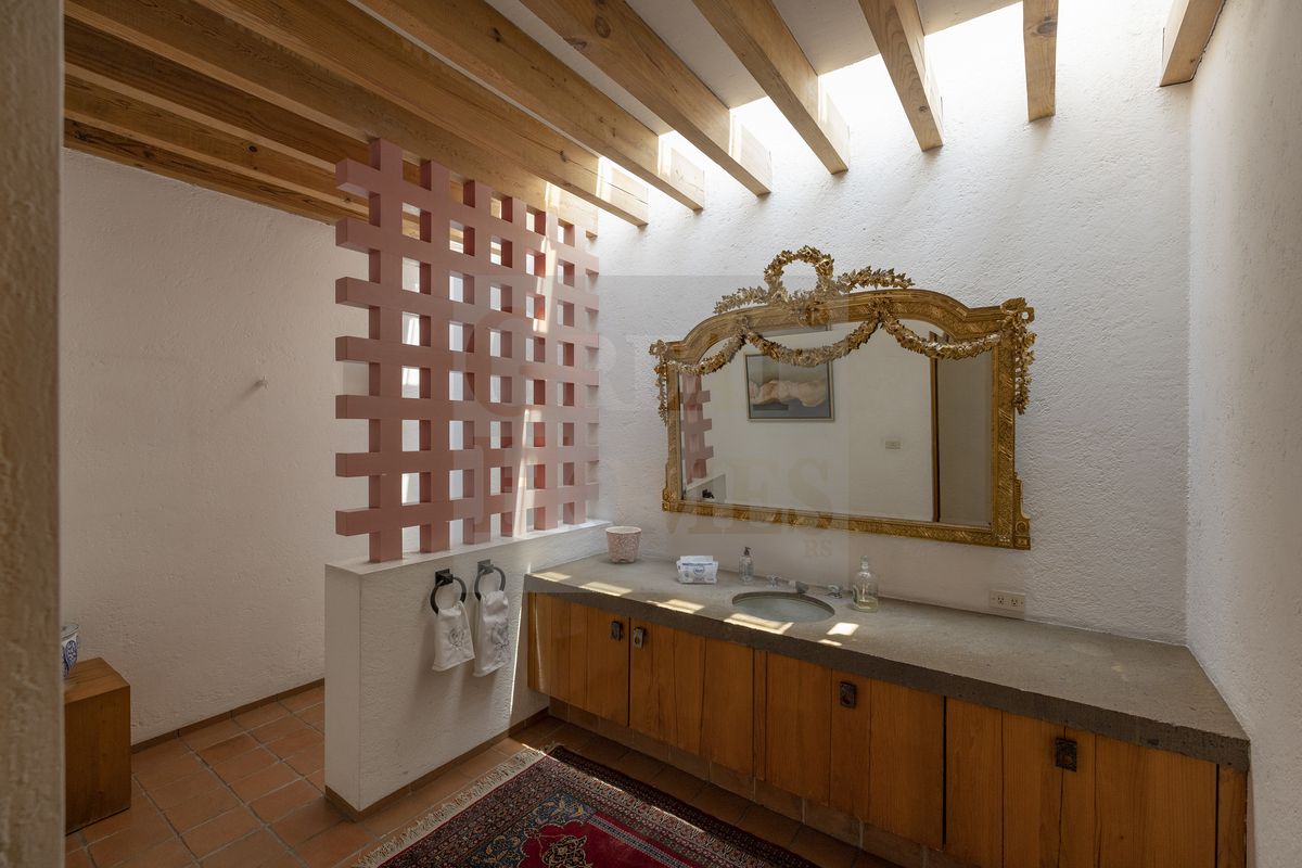 5 de 28: Baño de visitas