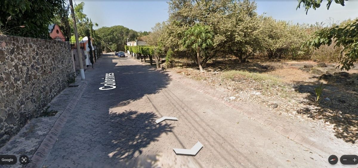 1 of 5: Frente/calle