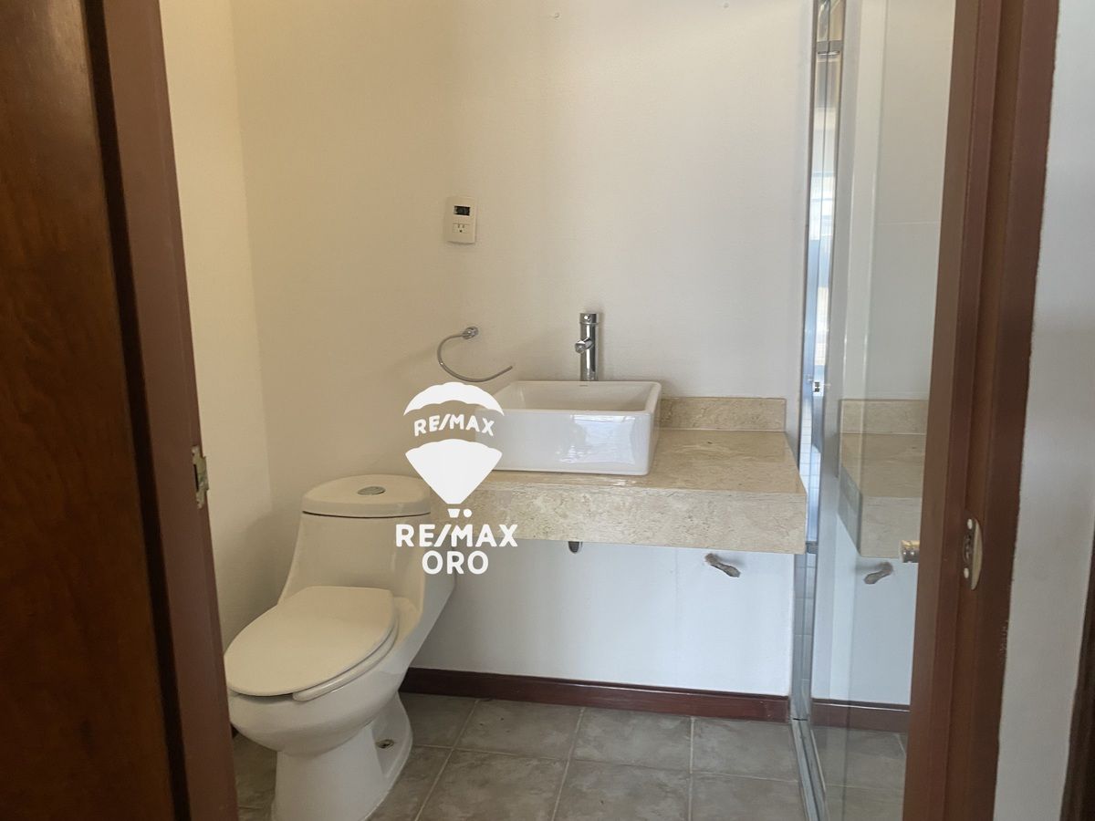 7 of 28: BAÑO RECAMARA PRIN
