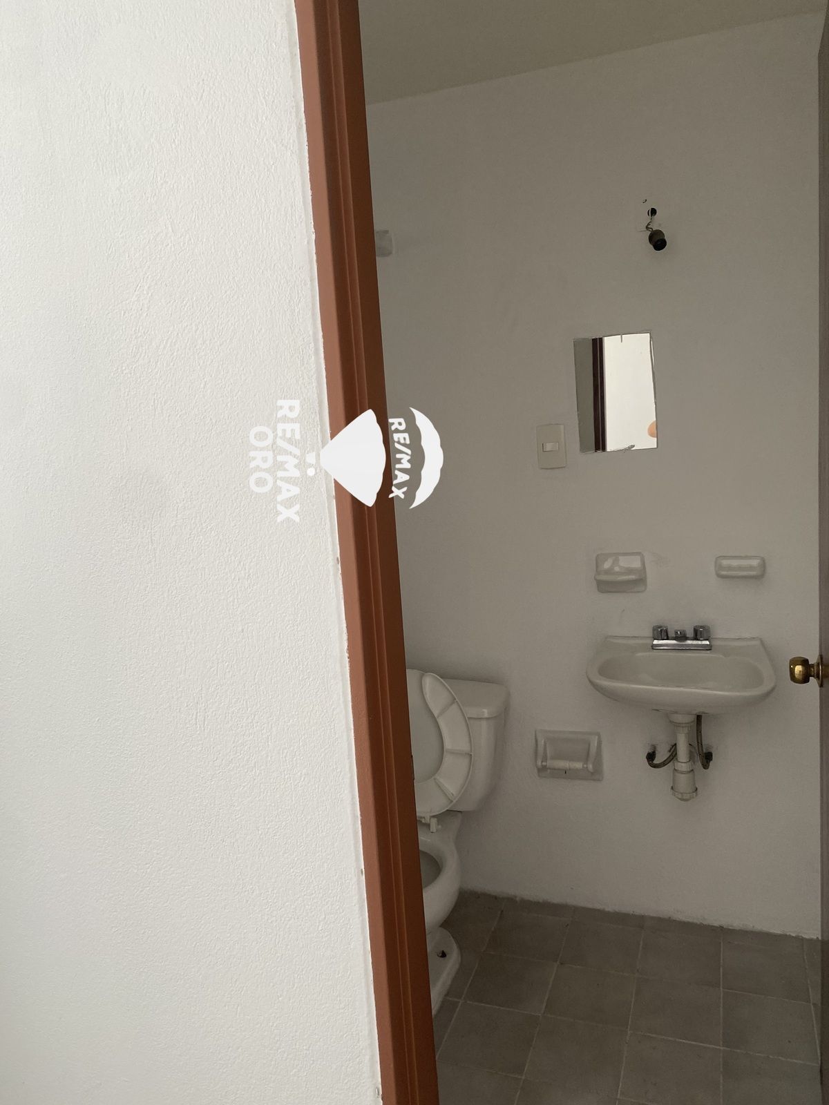 20 of 28: BAÑO RECAMARA 2