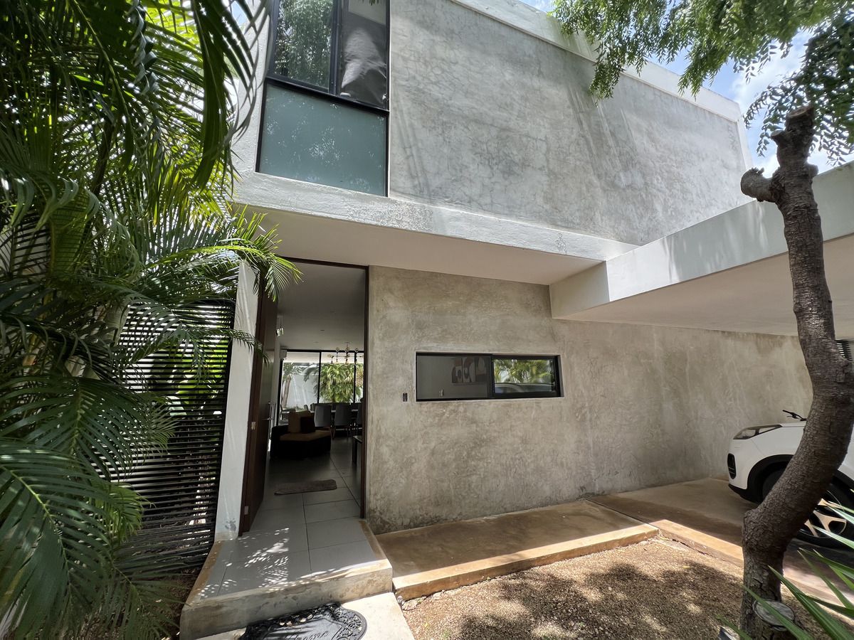 Casa en Venta en Privada con Alberca en Cholul