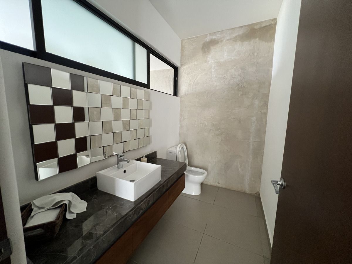 Casa en Venta en Privada con Alberca en Cholul