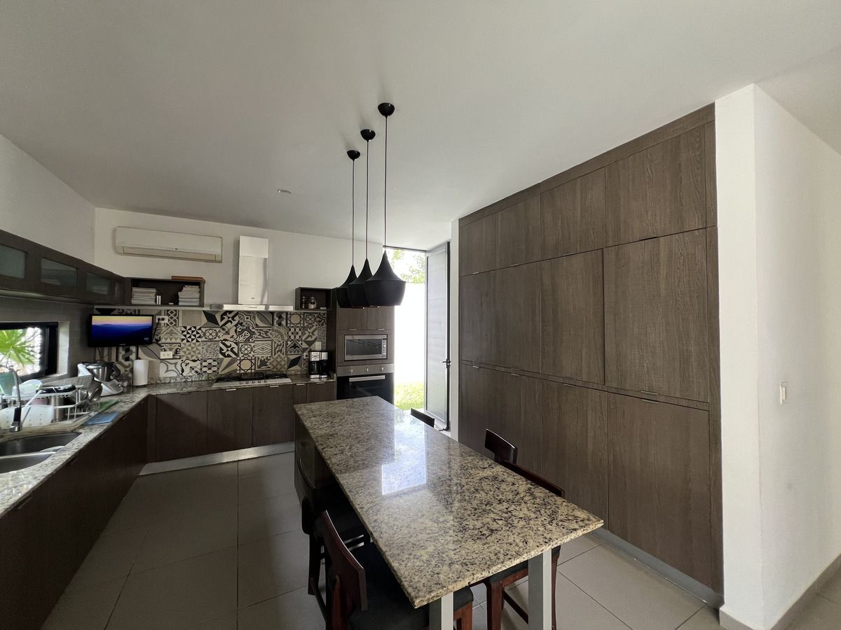 Casa en Venta en Privada con Alberca en Cholul