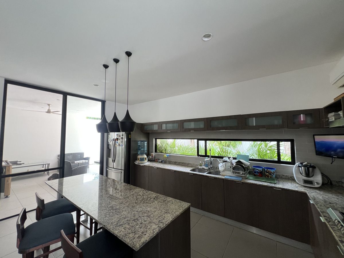 Casa en Venta en Privada con Alberca en Cholul