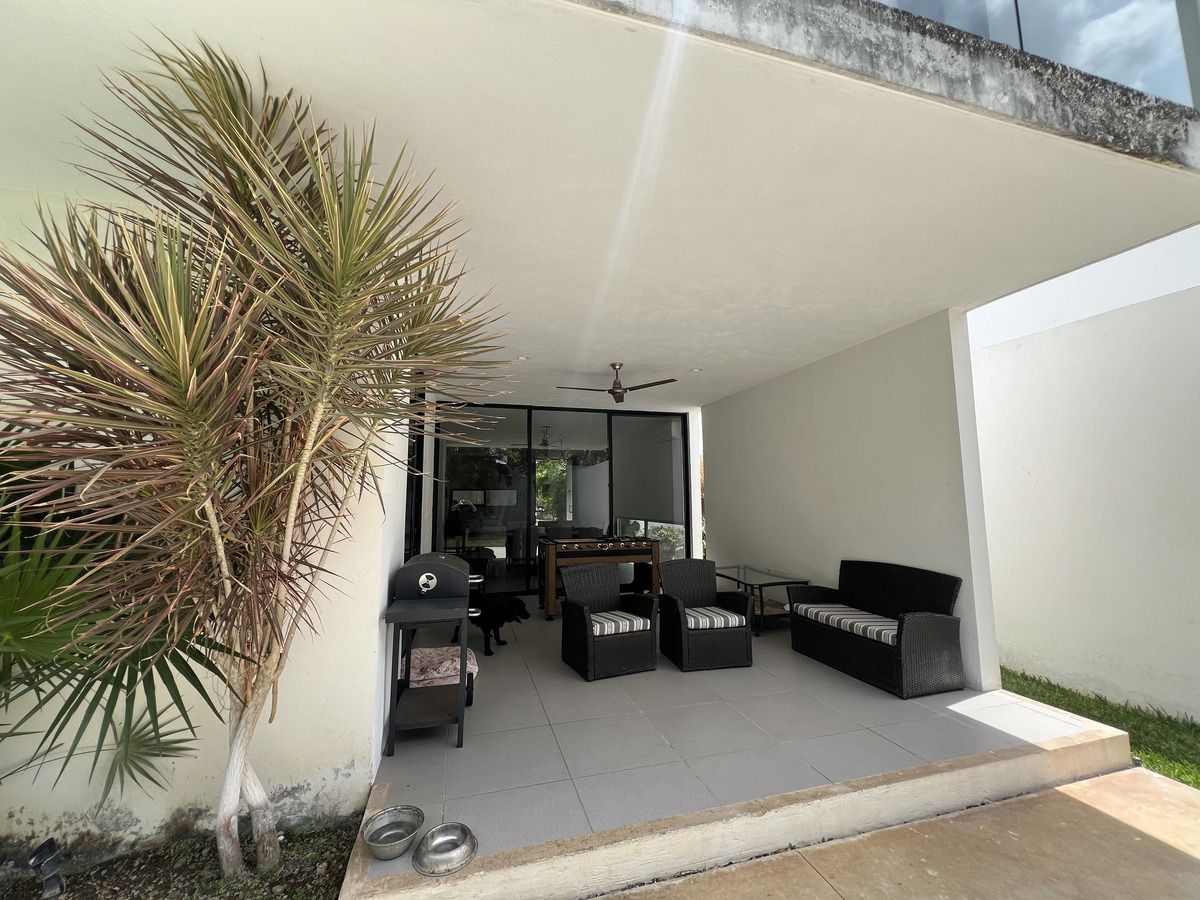 Casa en Venta en Privada con Alberca en Cholul