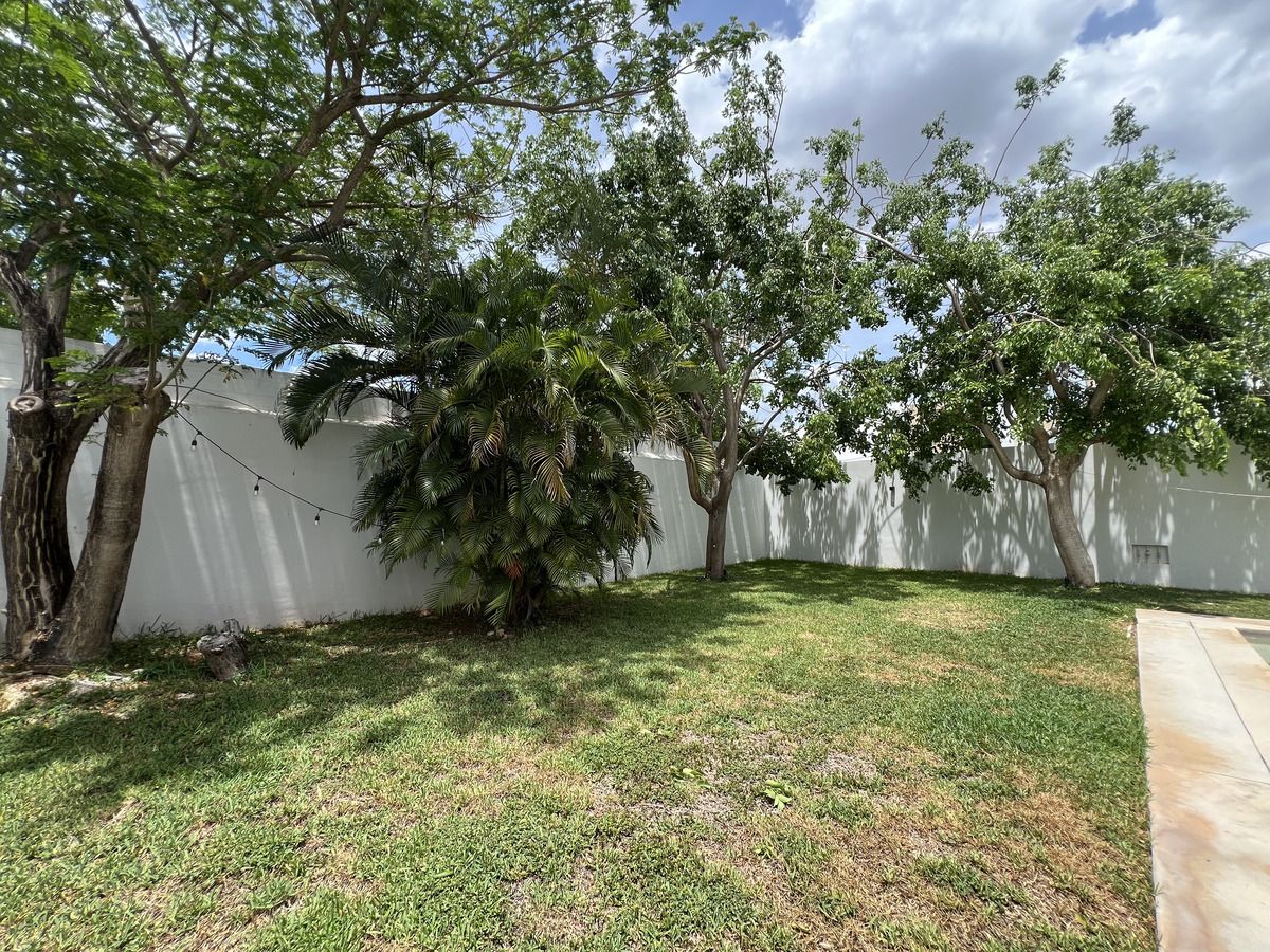 Casa en Venta en Privada con Alberca en Cholul