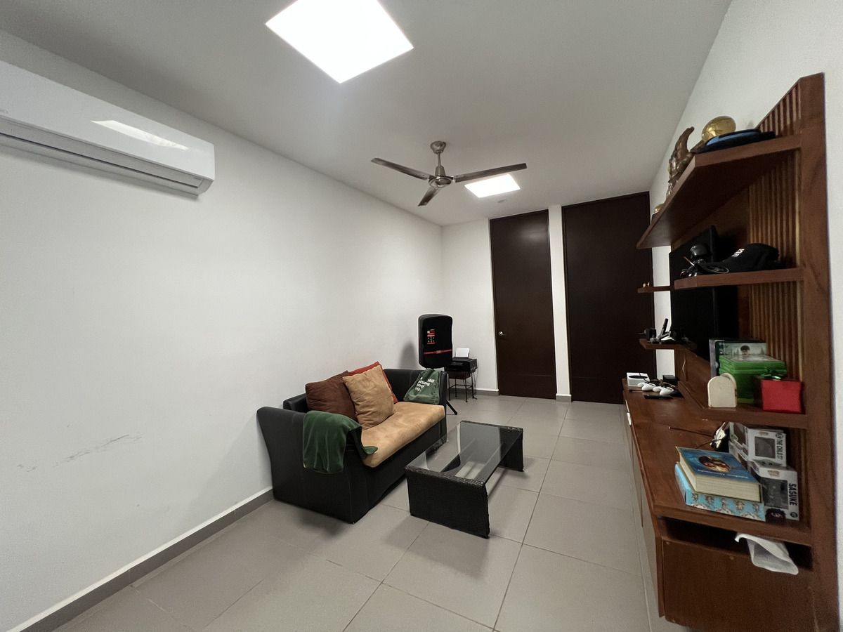 Casa en Venta en Privada con Alberca en Cholul