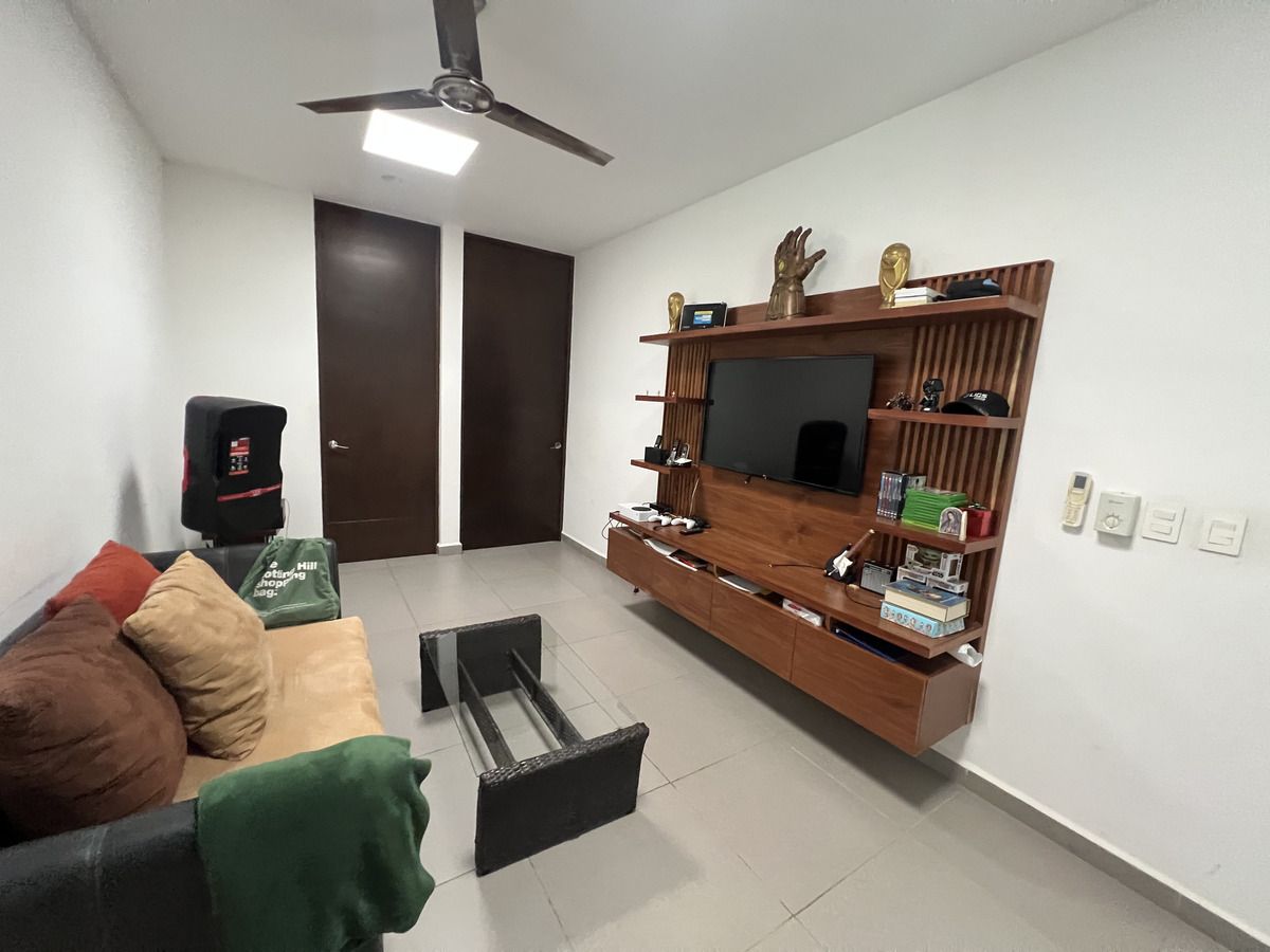 Casa en Venta en Privada con Alberca en Cholul