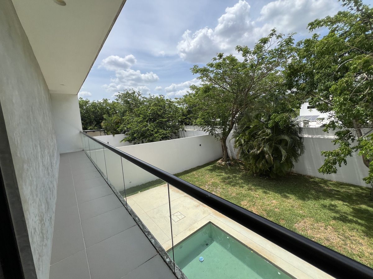 Casa en Venta en Privada con Alberca en Cholul