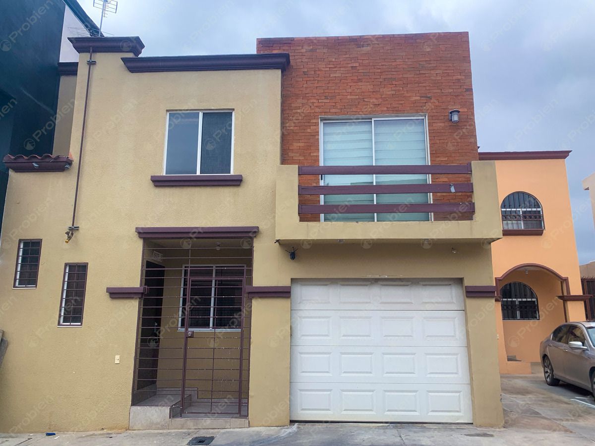 Casa en Renta o Venta en Jardines de la Misión – Privada Santa Isabel