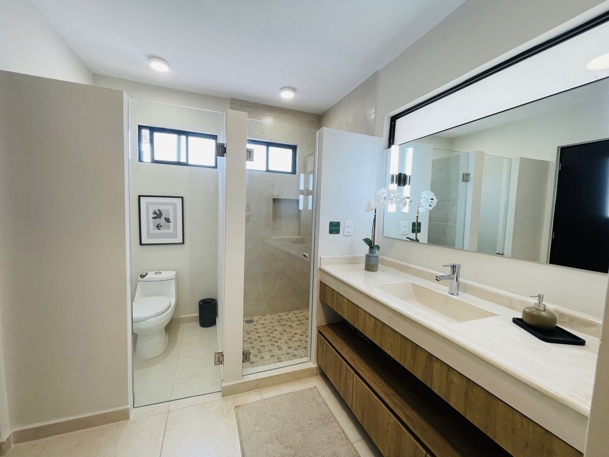 8 de 17: Baño independiente de la regadera