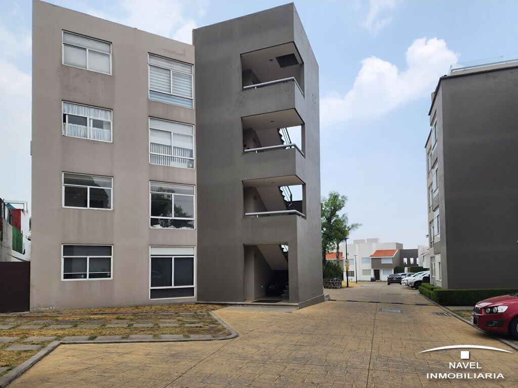 5 de 12: Fachada lateral edificio
