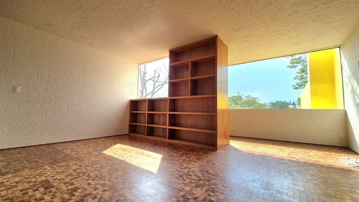 9 of 36: Sala