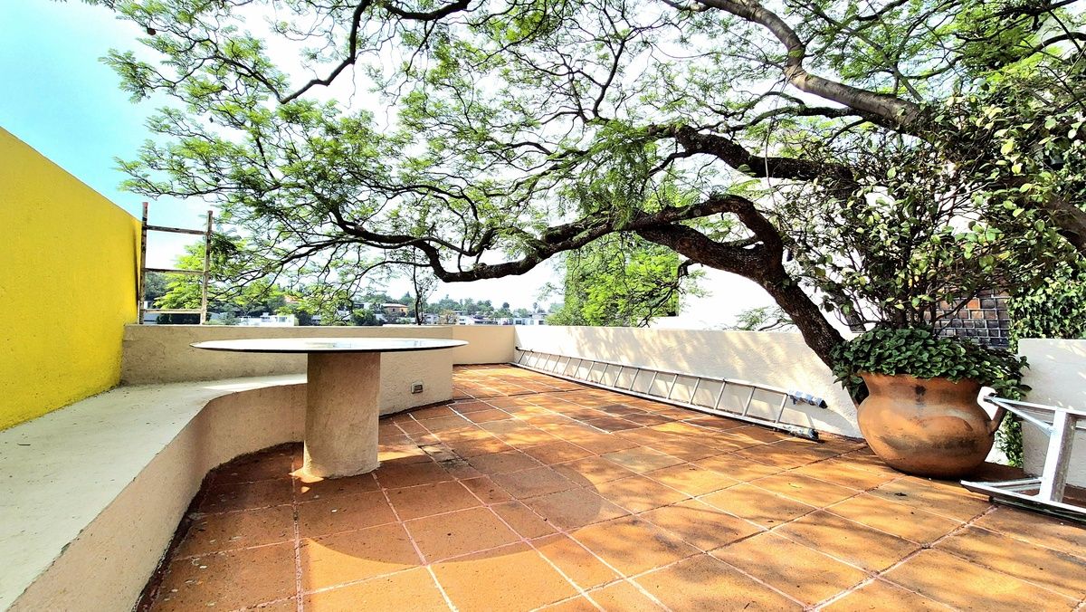 7 of 36: Terraza 3 de la sala con vista a la cañada