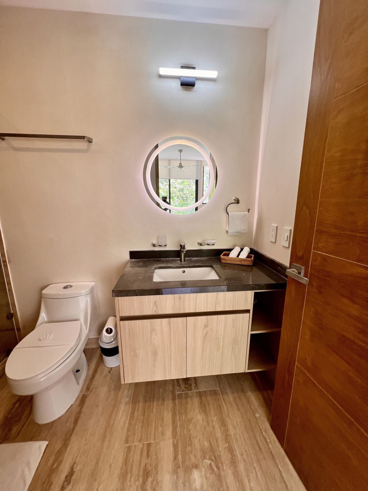 6 of 20: Baño