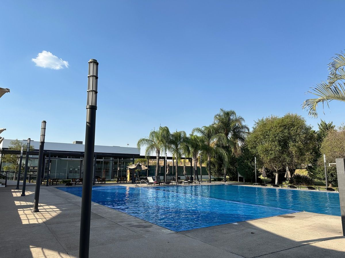 5 de 14: Alberca del club