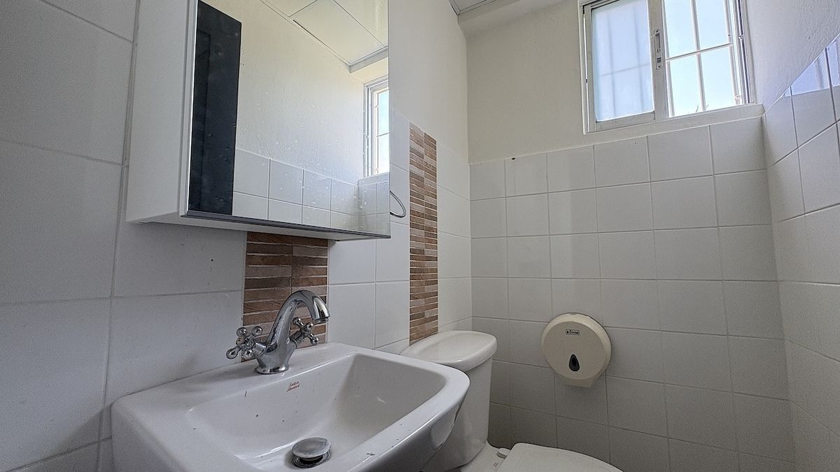 2 de 6: Baño propio dentro del local