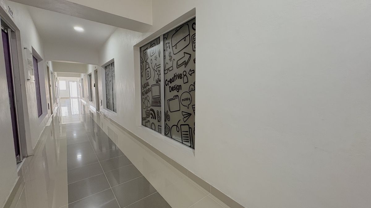 5 de 6: pasillo de circulación en el piso en el que está el local