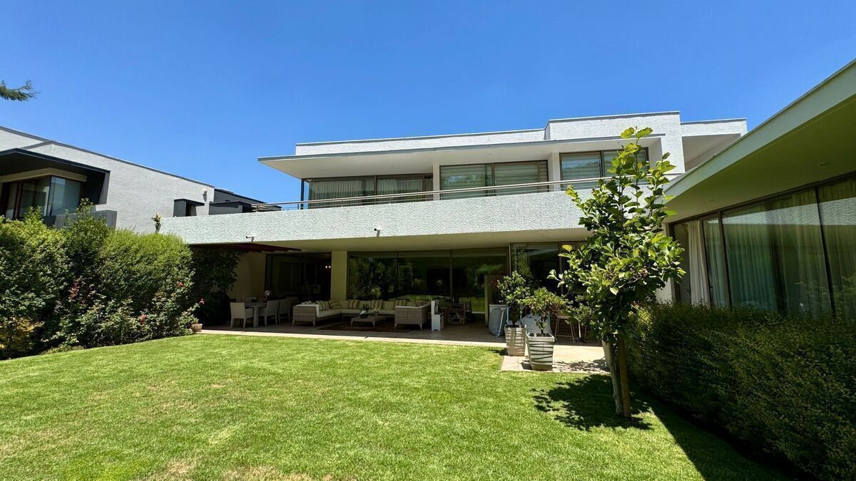 1 de 24: Frontis casa