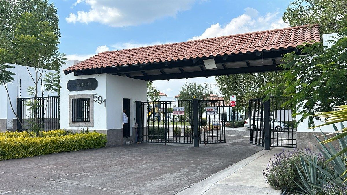 Entrada al Condominio horizontal solo hay casasde 2 niveles., foto 1 de 23