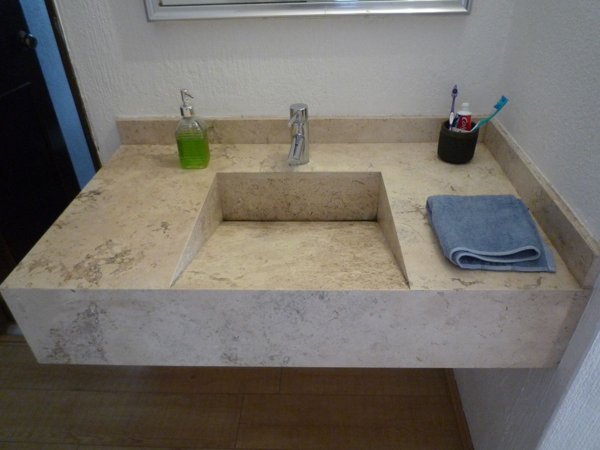 15 of 20: Lavabo de granito