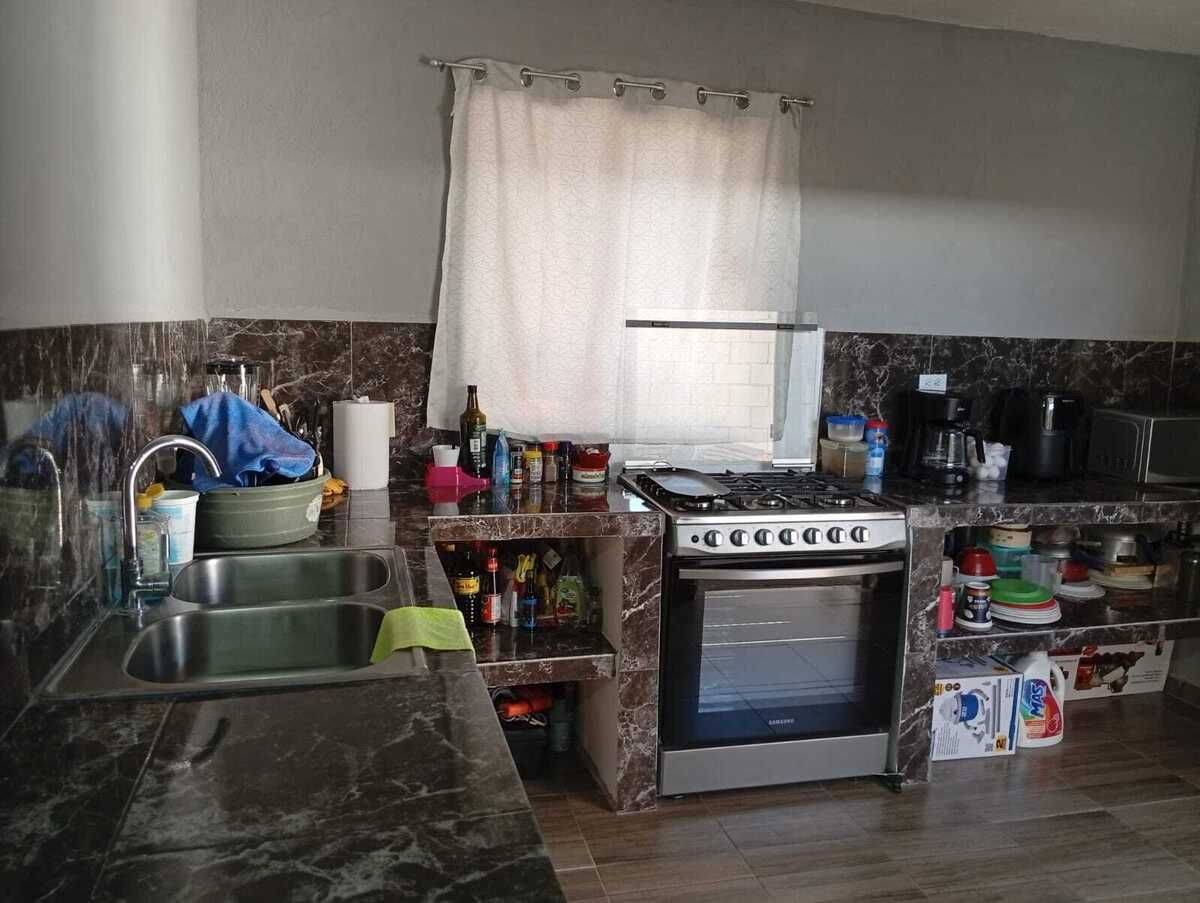 1 of 11: Cocina integral con barra