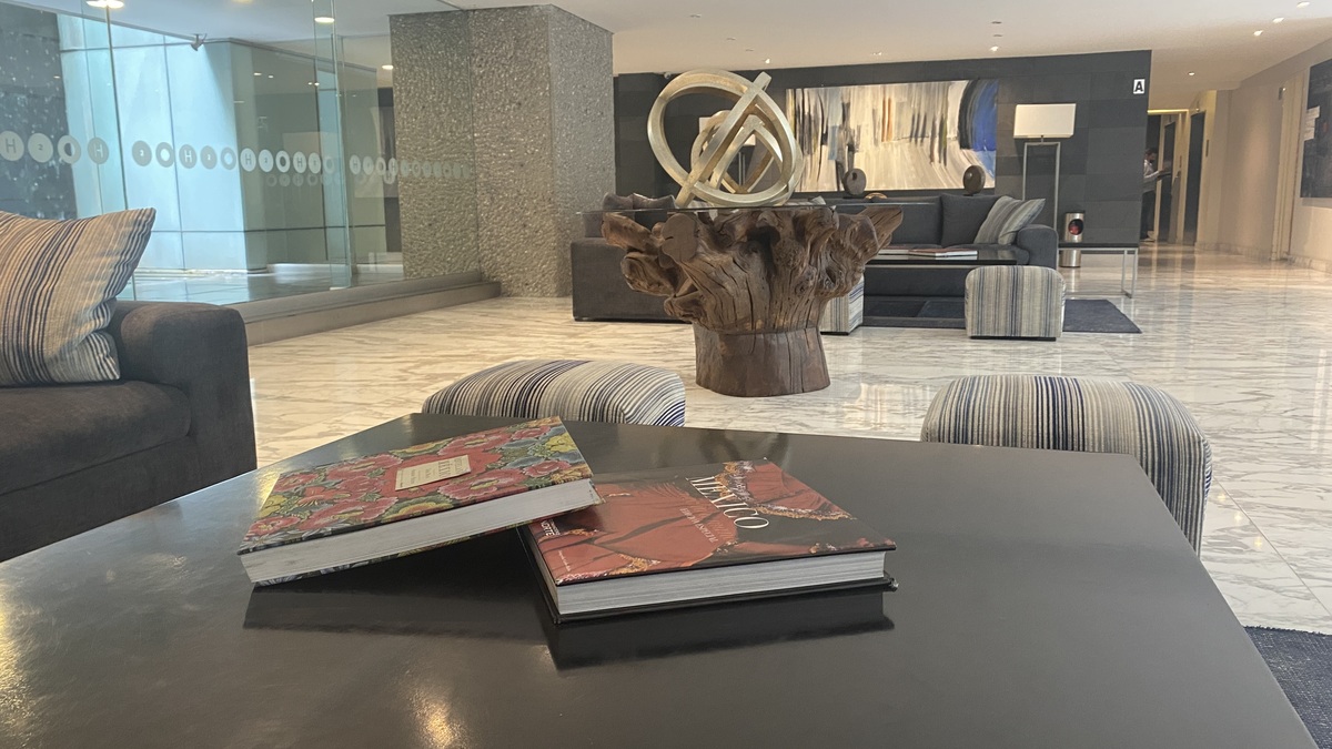 1 of 17: Lobby H2O