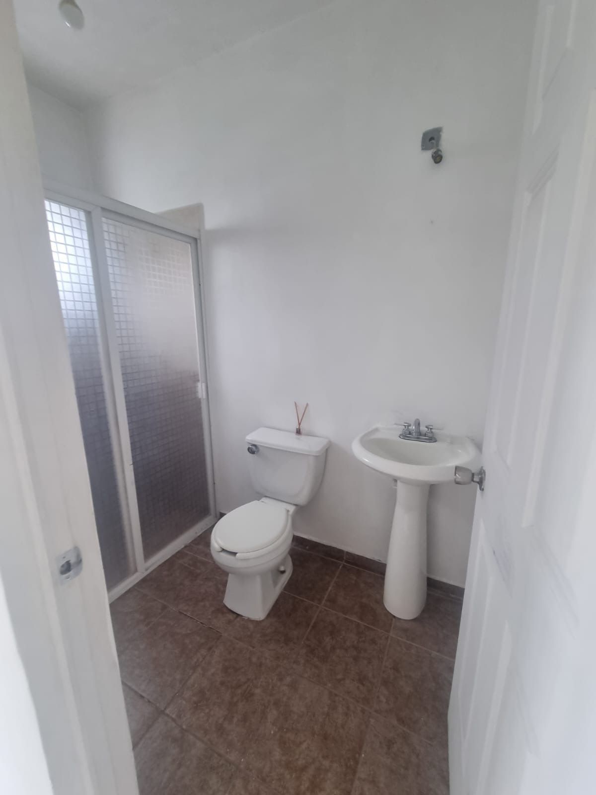 25 de 29: Baño completo