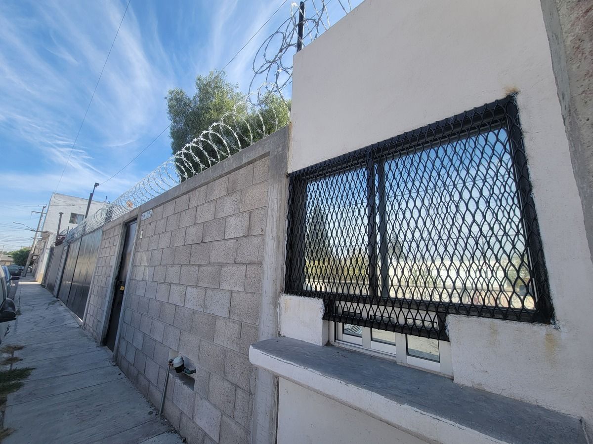2 de 10: exterior caseta de vigilancia