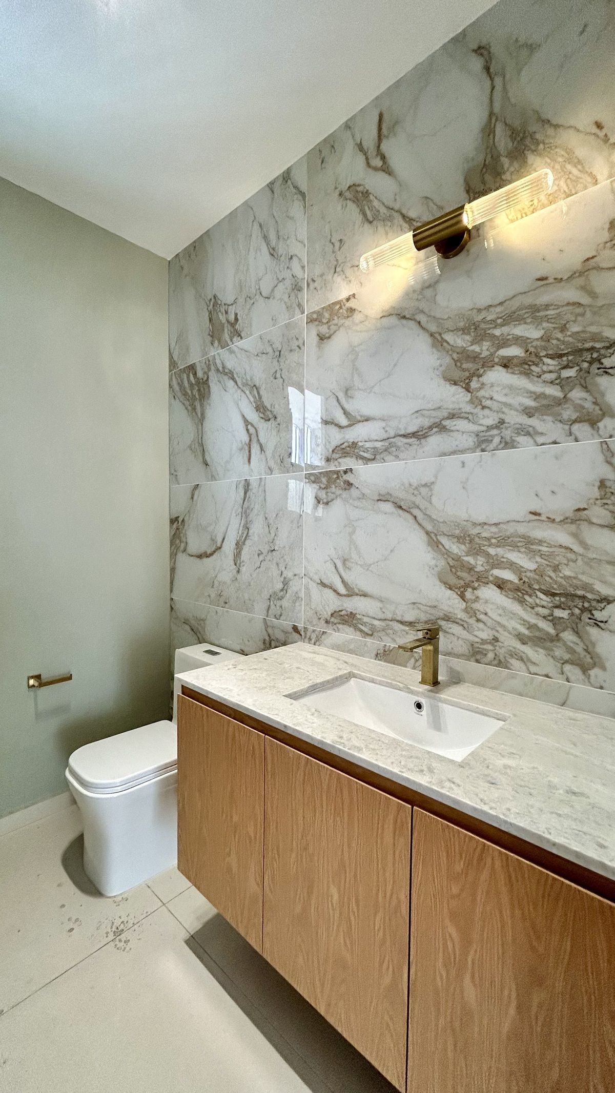 3 de 33: Medio baño visitas