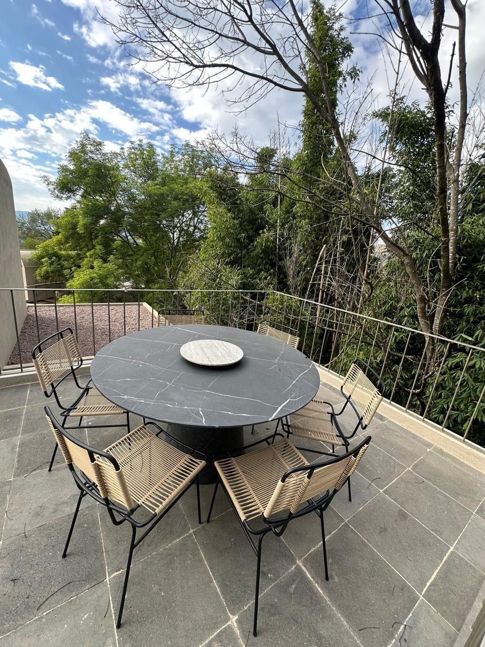 4 of 16: Comedor exterior