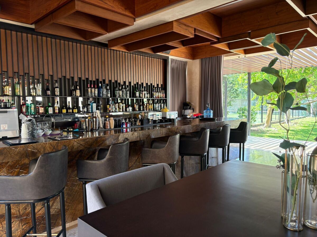 25 de 27: Bar casa ckub