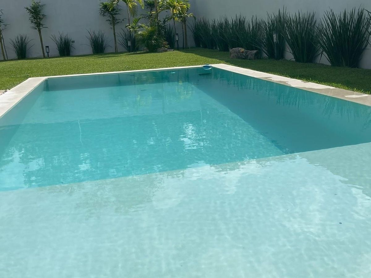 27 de 27: Piscina privada
