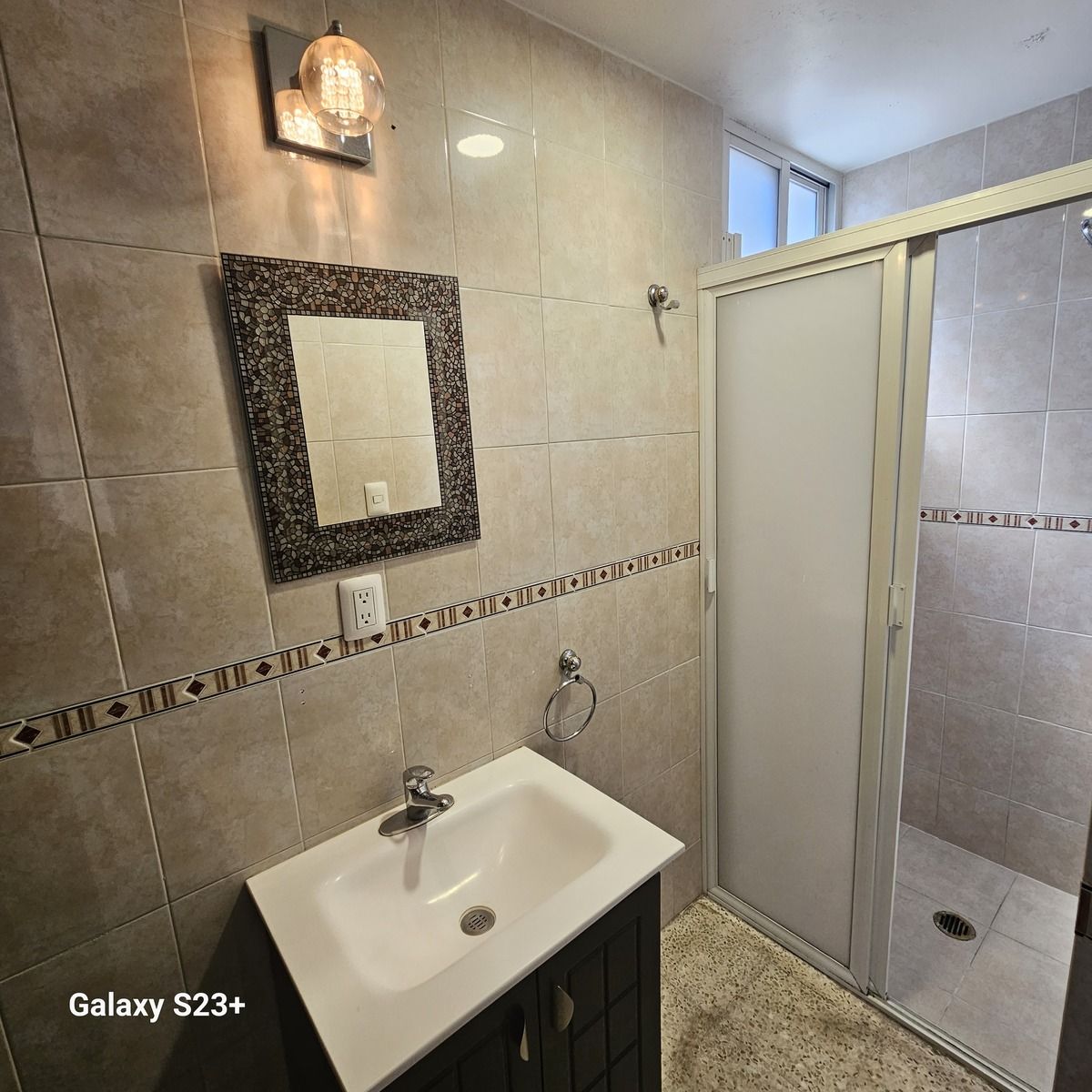 11 of 23: BAÑO PLANTA BAJA