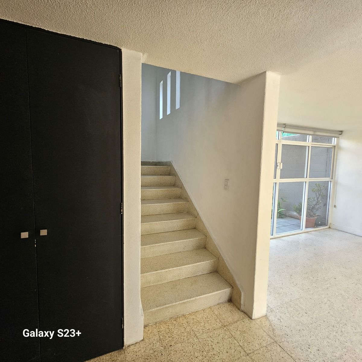 4 of 23: ENTRADA CASA