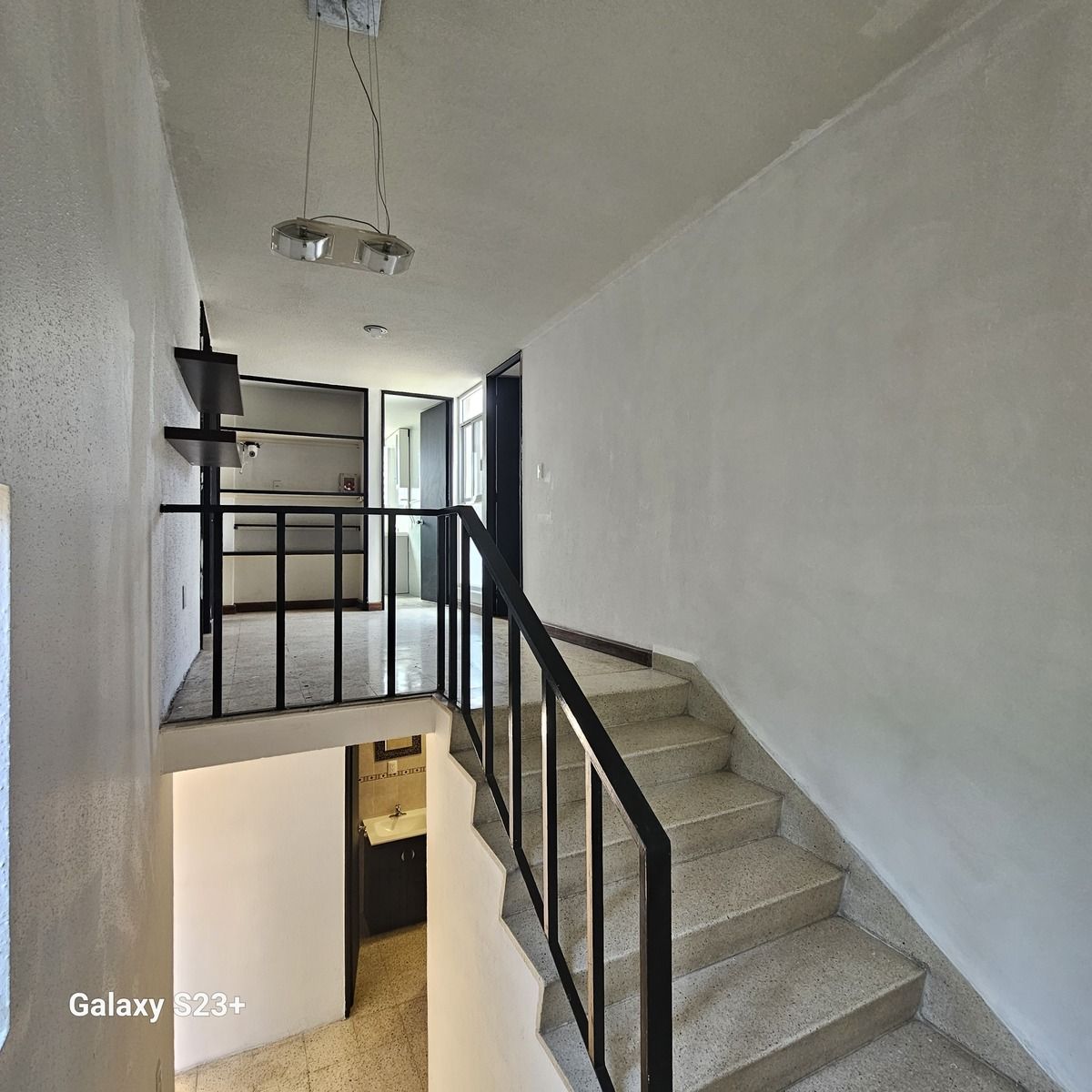 13 of 23: ESCALERAS A PLANTA ALTA