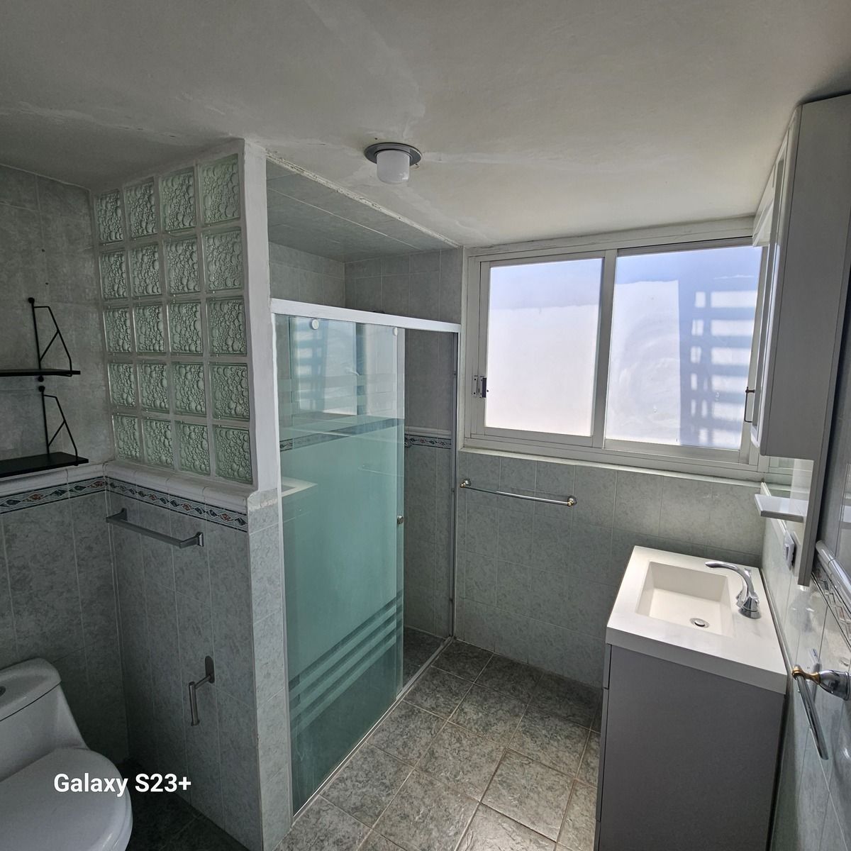 19 of 23: BAÑO PLANTA ALTA