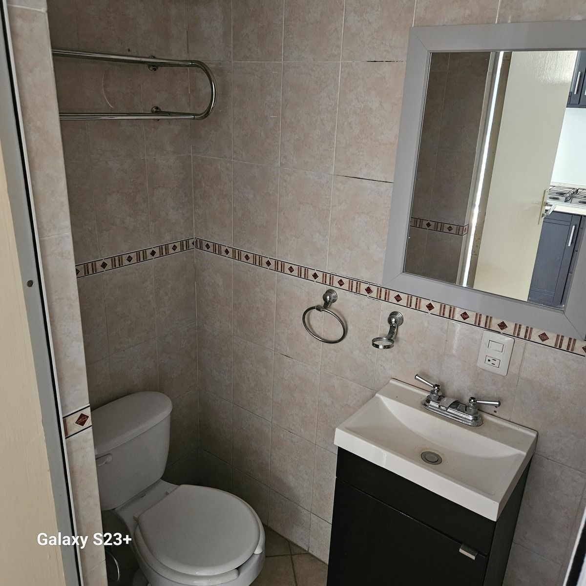 21 of 23: BAÑO CUARTO DE SERVICIO