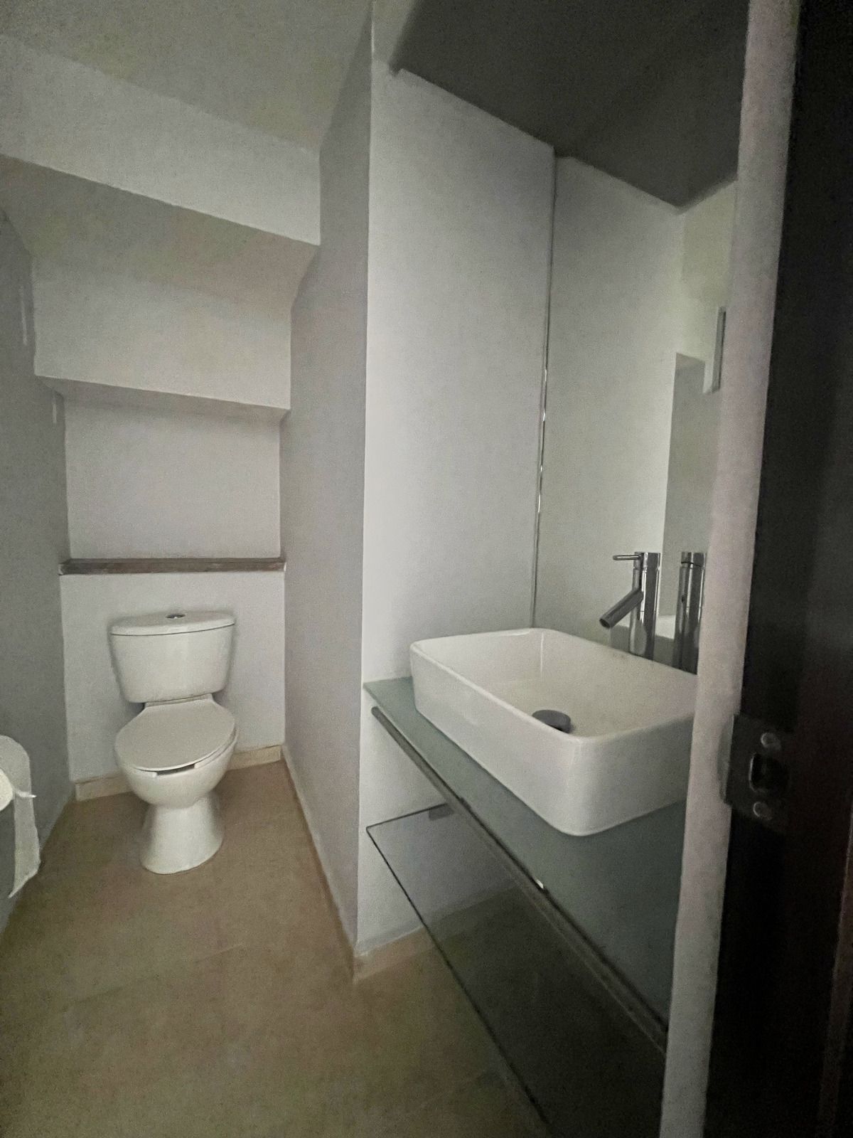 10 de 36: Medio baño