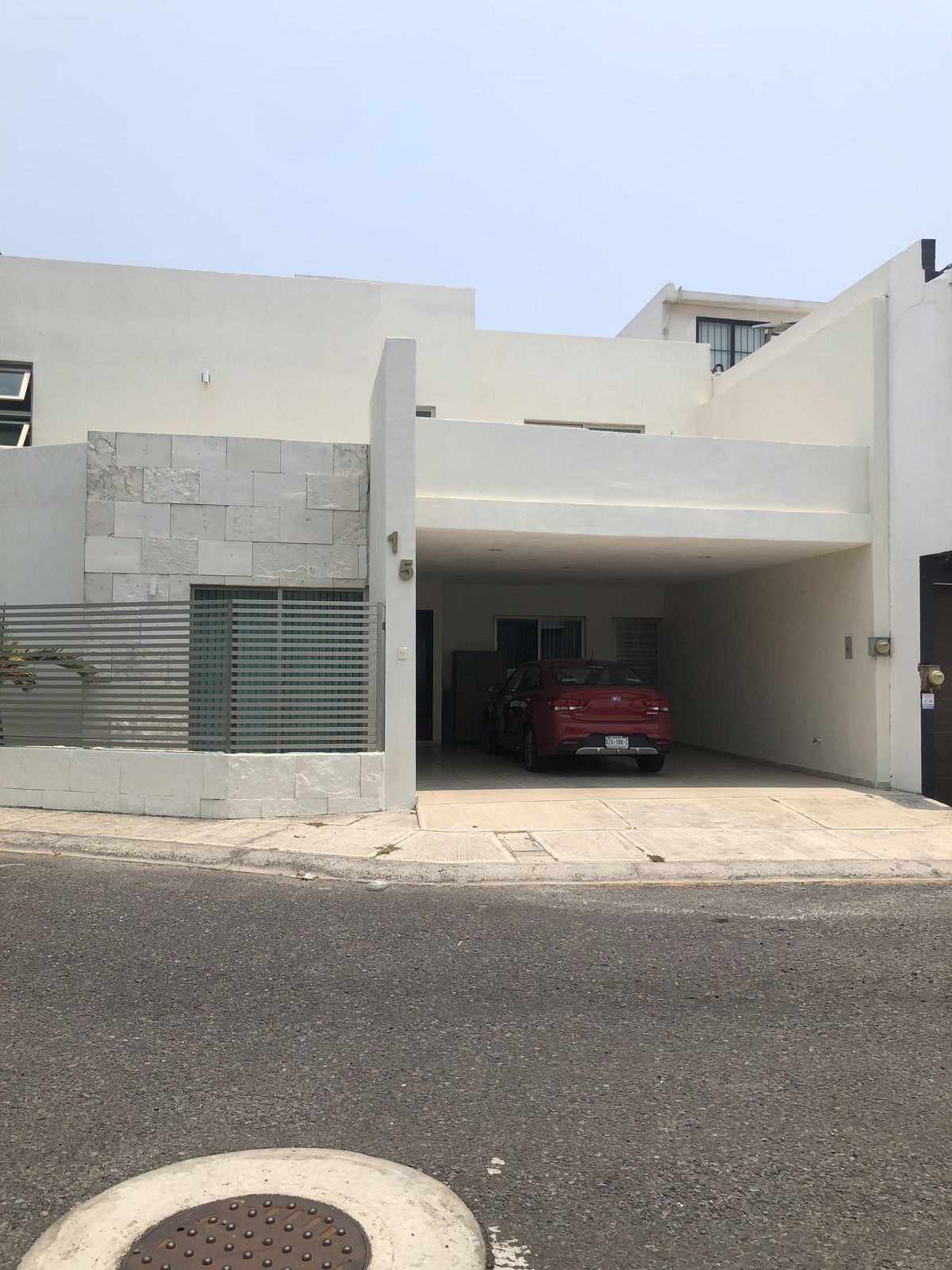 1 of 19: Fachada Principal