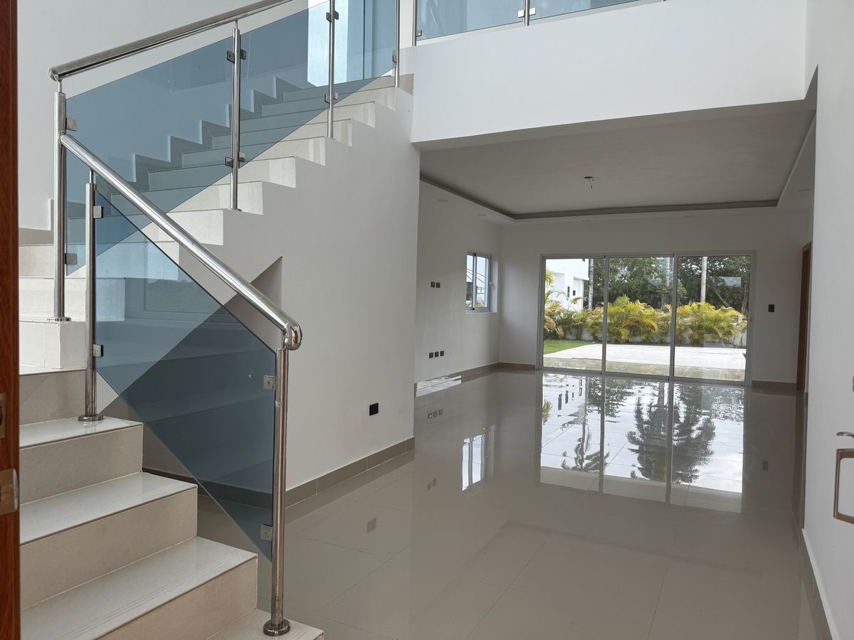 3 de 24: Foyer/living