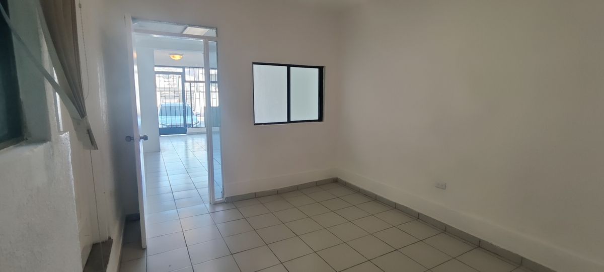 2 de 5: Amplio espació de oficina