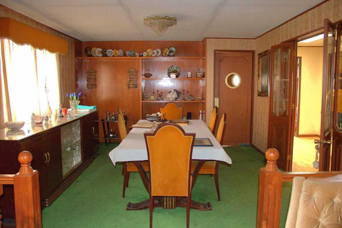 5 of 8: Comedor