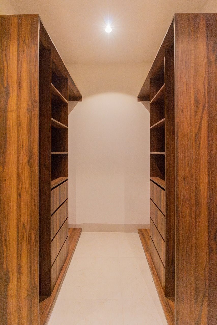 17 de 26: CLOSET VESTIDOR