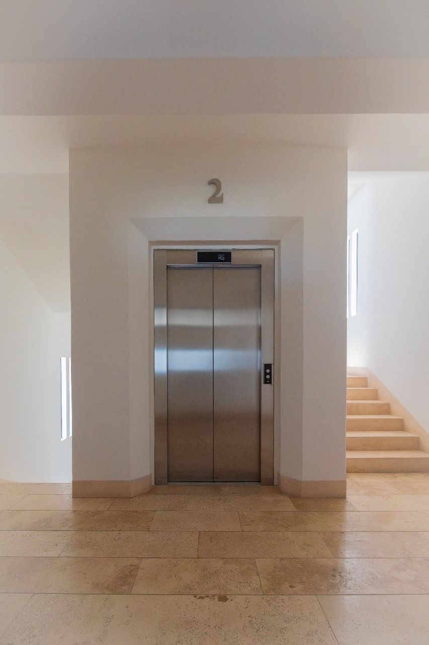 24 de 26: ELEVADOR